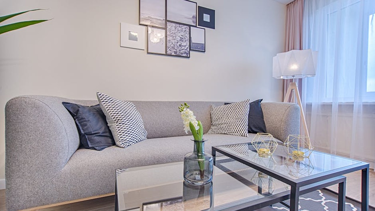 How to save money in home decor