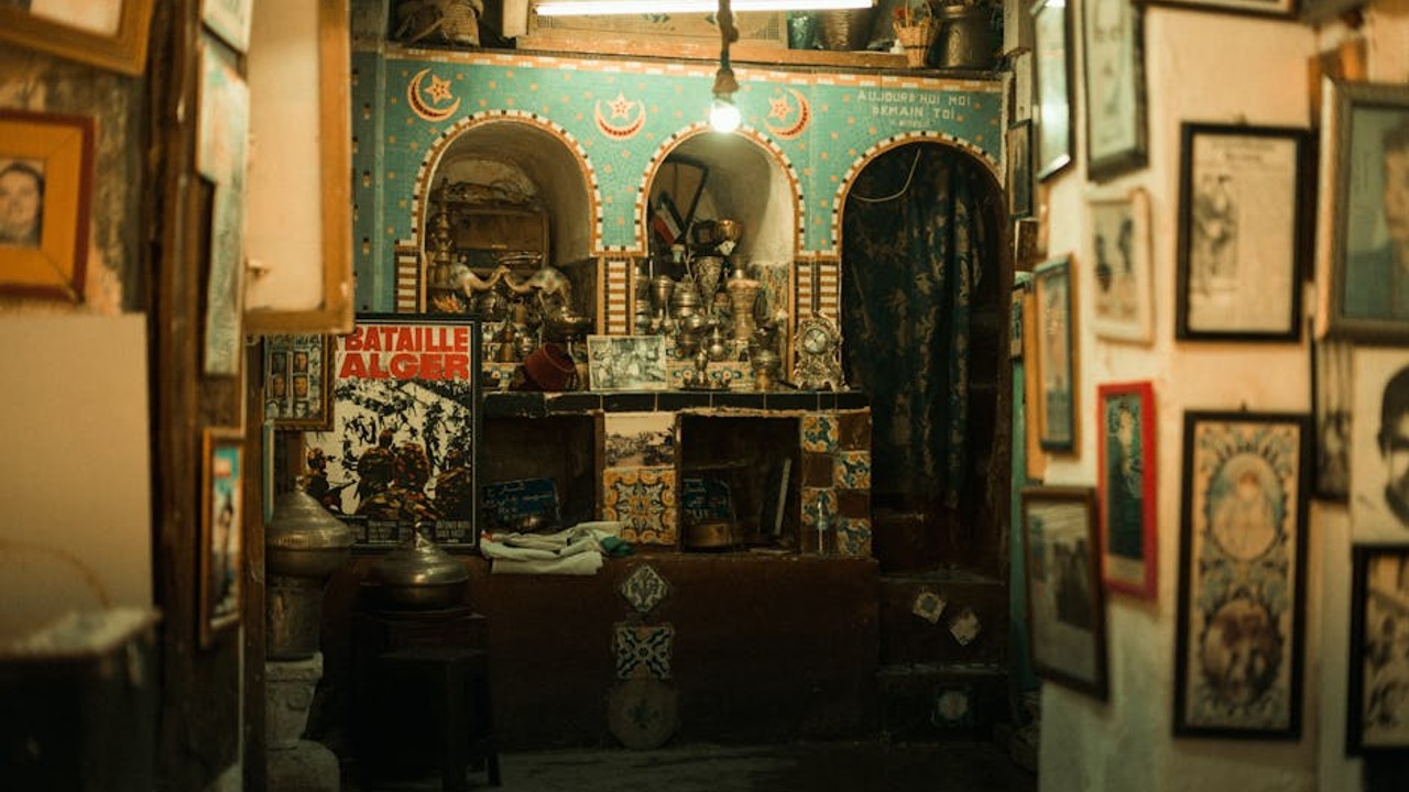 Curated selection of vintage and secondhand home decor items on display, including unique vases, frames, and small furniture